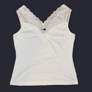 Jules & James White Lace Trim Tank Top